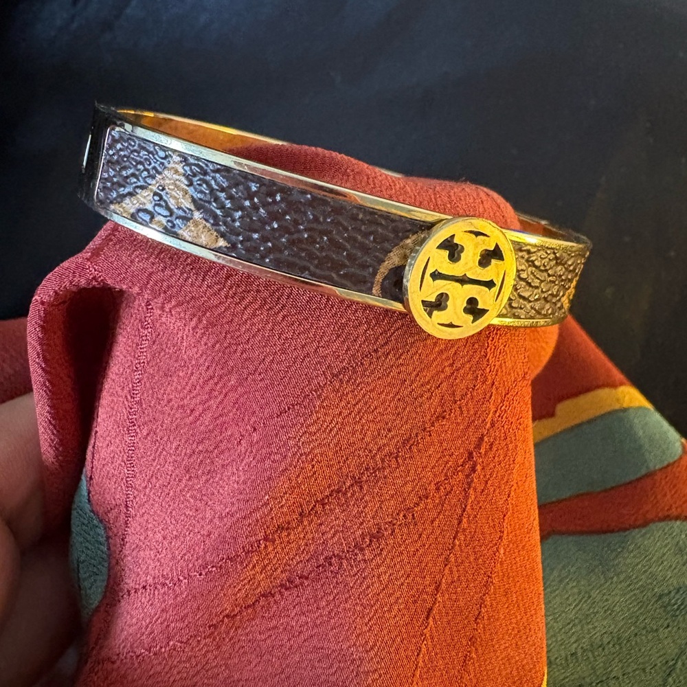 Tory Burch Fashion
Bracelets - Picture 3 of 6